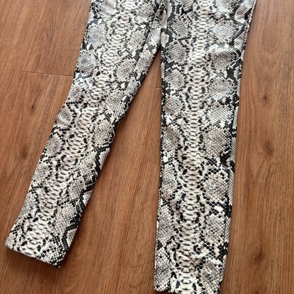 12 Thompson High Rise Slim Leg Ankle Length Pleather Pants Snake Women’s Sz S - Picture 5 of 10